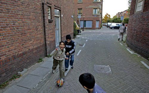 „De overheid mag zich niet lichtvaardig bemoeien met de opvoeding. Daarom ga ik ook niet zomaar mee met lokale bestuurders die louter vanwege overlast kinderen uit gezinnen willen weghalen om hen in een internaat te plaatsen. Het moet niet gaan om het ove