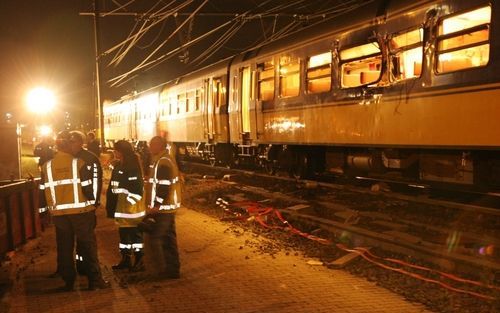 AMSTERDAM - Een sneltrein is in de nacht van maandag op dinsdag tegen een bouwkraan aangebotst, in de buurt van het metrostation Henk Sneevlietweg. Foto ANP