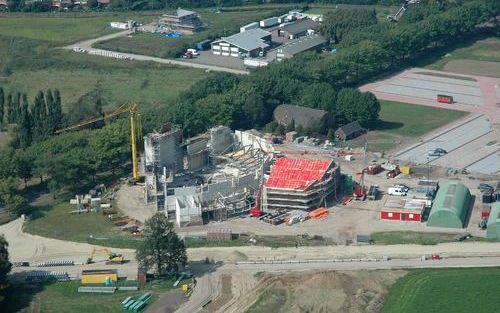 BARNEVELD – Een luchtfoto van de bouwplaats van de nieuwe gereformeerde gemeente in Nederland te Barneveld. Foto Lifeflight luchtfotografie