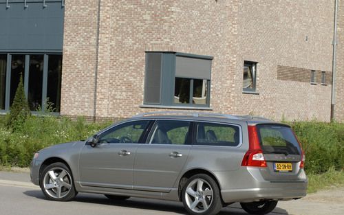 De nieuwste generatie Volvo V70 heeft het stoere karakter behouden en zet op het gebied van veiligheid en technologie weer een flinke stap voorwaarts. Foto’s Tony Vos