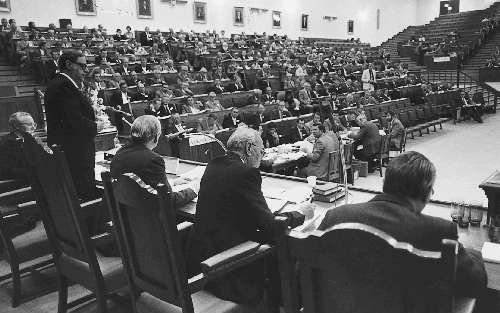 KAAPSTAD - Overzichtsfoto van de historische synode van de Nederduitsch Gereformeerde Kerk van 1986 in Kaapstad. Toen werd met het rapport ”Kerk en Samenleving” met de theologische onderbouwing van apartheid afgerekend. Kerkmuren tussen deze kerk en haar 