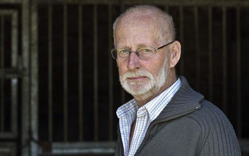 Berend Tjoelker verloor tien jaar geleden zijn zoon Meindert door zinloos geweld. „Ik dacht dat de hele wereld verrot was. Maar toen ik al dat meeleven zag, besefte ik: Er zijn ook nog mensen die het goede met anderen voor hebben.” Foto Omke Oudeman