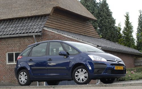 Rijden in de Citroën C4 Picasso is een ontspannen bezigheid. Met name vanwege de uitstekende manier waarop deze oneffenheden verwerkt.