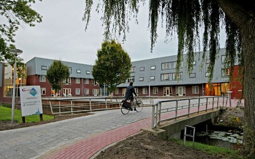 BLESKENSGRAAF – Het nieuwe woon-zorgcentrum Graafzicht in Bleskensgraaf is donderdagmiddag geopend. Het heeft onder meer 53 zorgappartementen. Foto Rob Kamminga