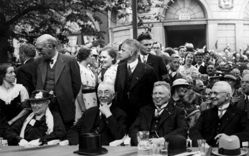 „Wie let op de toogdagen van de Anti Revolutionaire Partij of de Bond van Jongelingsvereenigingen op Gereformeerden Grondslag, met hun heroïsche gezang en samen tegen de wereld gevoel, merkt dat levensbeschouwing gepaard ging met ervaring en emotie.” Foto