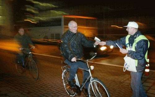 „De vakbeweging is aan erosie onderworpen en met name in het bedrijfsleven is de macht van de vakbeweging tanende.” Foto: een vakbondsactie bij de poort van Corus (het voormalige Hoogovens) in Velsen. - Foto ANP