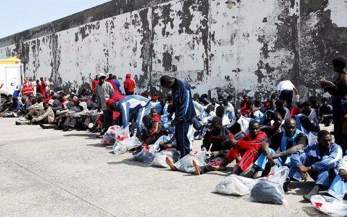 LA RESTINGA – De Spaanse reddingsdienst pikte donderdag 146 Afrikaanse immigranten op voor de kust van El Hierro, een van de Canarische Eilanden. Spanje is in Senegal een zes weken durende campagne gestart om inwoners te weerhouden van illegale emigratie 