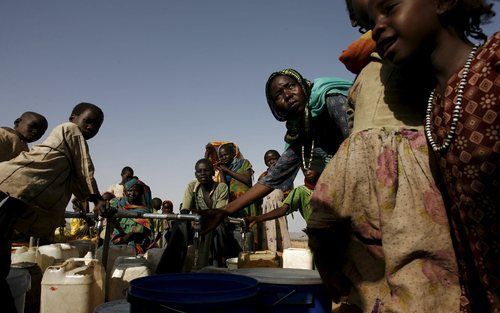 „De wereldgemeenschap moet niet alleen onderhandelen met de partijen in Darfur, maar ook zoeken naar wegen om het tekort aan natuurlijke hulpbronnen op te lossen.” Foto EPA