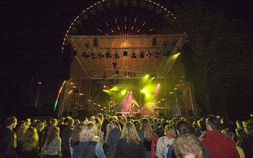 BIDDINGHUIZEN – In attractiepark Walibi World in Biddinghuizen werd zaterdagavond voor het eerst het gospelfestival World of Joy gehouden. Het evenement trok, aldus een medewerker van Walibi World, zo’n 1400 mensen. Foto Bram van de Biezen