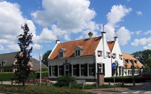 RENSWOUDE – Renswoudenaren stemmen morgen over de toekomst van hun gemeente. Burgemeester Schorer hoopt op een flinke opkomst. „De gemeenteraad heeft dan een duidelijk mandaat van de inwoners in handen om het standpunt dat we steeds hadden, naar buiten te