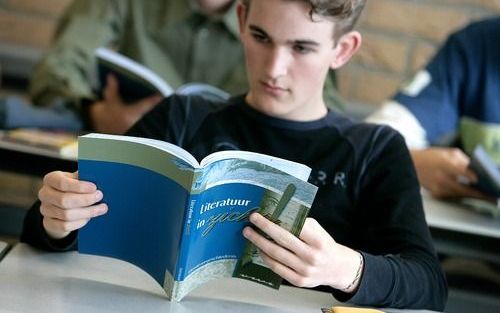 In het literatuuronderwijs op reformatorische scholen speelt begeleide confrontatie een belangrijke rol. Daarom hebben de scholen de handen ineengeslagen bij het ontwikkelen van een nieuwe methode met een eigen insteek: ”Literatuur in zicht”. Dit cursusja