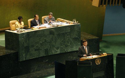 NEW YORK – Premier Balkenende riep in zijn toespraak tot de Algemene Vergadering van de Verenigde Naties op tot sancties tegen Birma. Foto ANP