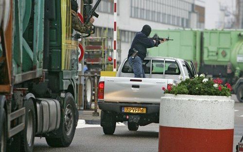 ROTTERDAM - Een grote crisisoefening, met de naam Voyager, vindt woensdag plaats in en rond de Rotterdamse haven. Tijdens de oefening wordt gespeeld dat er daar een ongeval plaatsvindt waarbij veel slachtoffers betrokken zijn. Tegelijkertijd kent de oefen