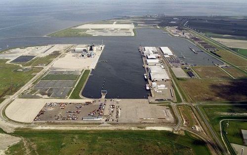 GRONINGEN – Het gaat goed met Groningen Seaport. Nog maar enkele jaren geleden stonden de noordelijke zeehavens bekend als zorgenkindjes, maar het tij is gekeerd. Het zogenoemde ”knuffeloffensief” dat de Eemshaven voert, trekt steeds meer grote ondernemin