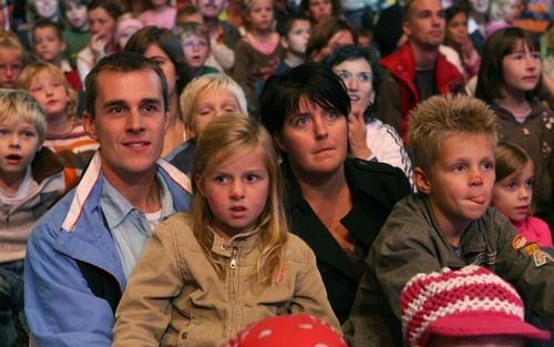 ARNHEM – De Evangelische Omroep hield zaterdag in het Gelredomestadion te Arnhem zijn jaarlijkse gezinsdag. Het thema van de dag was ”Hier ben ik! Luisteren naar Gods stem”. De dag werd bezocht door ongeveer 11.000 bezoekers. Foto RD, Anton Dommerholt