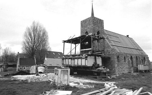 DEN HAM – Het ”kerkje van Harkema” in Den Ham krijgt een recreatieve bestemming. Eigenaar Albert Harkema, die het miniatuurkerkje eigenhandig bouwde, krijgt hierdoor ruimere mogelijkheden om het theehuis bij het kerkje in de toekomst uit te breiden. Foto 