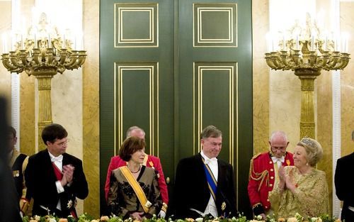 Een stijlvol diner is een vast onderdeel van een staatsbezoek. Toespraken met mooie woorden horen daarbij. Koningin Beatrix zat maandag in Paleis Noordeinde met de Duitse president Köhler aan. Foto ANP