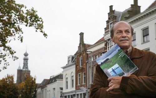 ZALTBOMMEL – De belangstelling voor de eigen streekhistorie neemt toe. Historicus Aart Bijl heeft een boek geschreven over het ontstaan, de geschiedenis en de cultuur van het Gelderse Rivierengebied. Foto William Hoogteyling