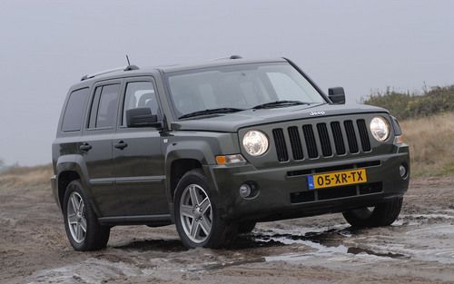 De nieuwe Jeep Patriot is onderhuids identiek aan de Jeep Compass, maar komt veel overtuigender over. Foto Tony Vos