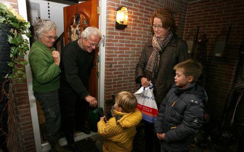 ERMELO – Collectante Brouwer van het Diabetes Fonds: „Als we in heel Ermelo zouden willen collecteren, zouden we 130 mensen nodig hebben. Op dit moment zijn er tachtig en daarmee zijn we al heel blij.” Foto RD, Anton Dommerholt