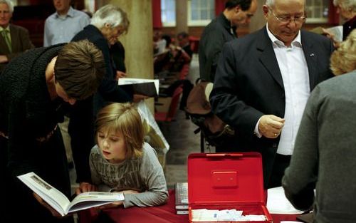 AMSTERDAM – Kinderlijke belangstelling voor het nieuwe, rijk geïllustreerde handboek ”Martin Luther, zijn leven, zijn werk”, dat dinsdag in Amsterdam werd gepresenteerd. De uitgave verscheen bij Uitgeverij Kok in Kampen.