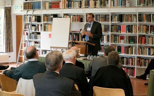 DOORN – Prof. dr. R. Kuiper sprak woensdag tijdens de Europese conferentie van de World Reformed Fellowship in Doorn over de sociale situatie in het verenigd Europa. Als ieder individu zijn eigen weg zoekt, aldus Kuiper, blijft er een lege wildernis over.