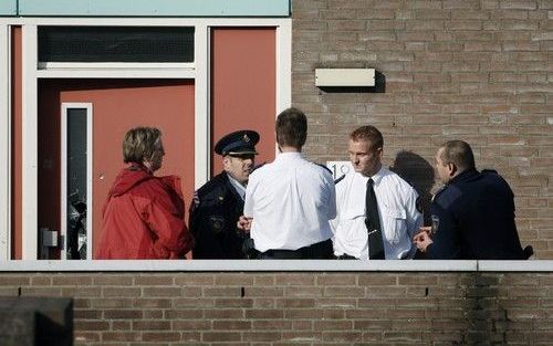 UTRECHT - Politie spreekt met omstanders na het schietincident. Foto ANP