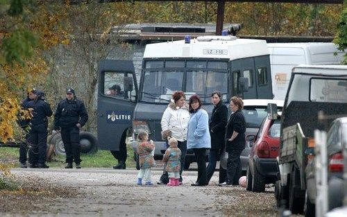 SITTARD - De politie heeft maandagmorgen bij een woonwagenkamp in Sittard acht middelgrote wietplantages gevonden. Foto ANP