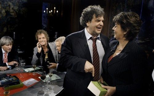 HILVERSUM - Verdonk feliciteert A. F. Th. van der Heijden, winnaar van de AKO-Literatuurprijs 2007. Foto ANP