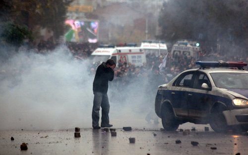 TBLISI - In de Georgische hoofdstad Tblisi is de noodtoestand uitgeroepen na aanhoudende protesten tegen de Georgische president Saakasjvili. Foto EPA