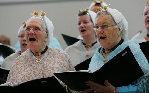 SCHEVENINGEN - Het Schevenings Vissersvrouwenkoor trad zaterdag op in de Oude Kerk van Scheveningen. Foto: Dick Teske