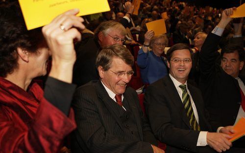 UTRECHT – De CDA achterban wierp zaterdag geen blokkade op voor het plan van minister Donner van Sociale Zaken om het ontslagrecht te versoepelen. Resoluties die gericht waren tegen de voorstellen van Donner werden door het congres in Utrecht verworpen. D