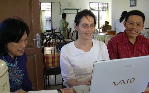 JAKARTA - Liesbeth Mieras aan het werk in Jakarta, Indonesië. Foto Nederlandse Leprastichting