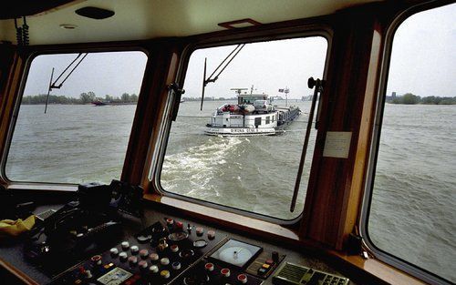 „De binnenvaart is een veilige vervoerssector met lage ongevalscijfers en dat is, naast de goede technische staat van de vloot, te danken aan deskundige en ervaren bemanningen. Dat moet zo blijven.” Foto ANP