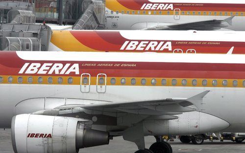 MADRID - Een consortium van bedrijven in Spanje heeft een bod uitgebracht op de Spaanse luchtvaartmaatschappij Iberia van 3,7 miljard euro. Foto EPA