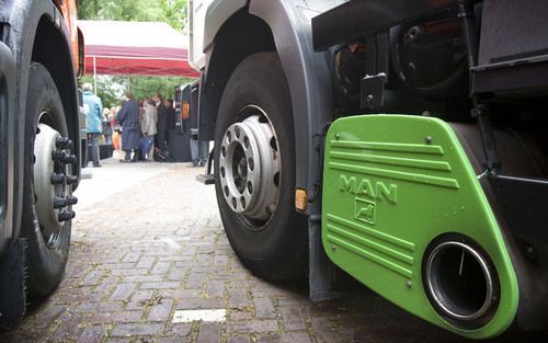 DEN HAAG - Brancheorganisaties in het goederenvervoer willen dat de overheid meer investeert om de vrachtwagens in Nederland minder vervuilend te maken. Foto ANP.