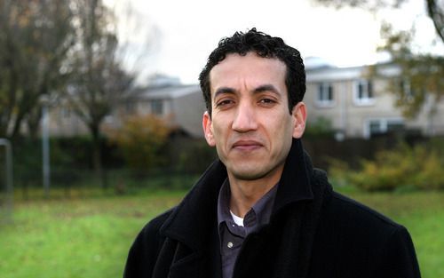 Adnan al Mansouri (35) spant zich in voor zijn vader, die al anderhalf jaar opgesloten zit in een Iraanse gevangenis. „Wat ik met mijn vader deel is zijn aandacht voor mensen: hulp bieden als zij hulp nodig hebben, opkomen voor hun rechten en behoeften.” 