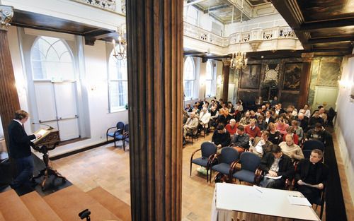 UTRECHT – ”Zo zegt de Heer(e) – over kerkelijk gezag in een (keuze)maatschappij”, zo luidde het thema van een congres van RRQR, de reünistenvereniging van studentenvereniging CSFR. Sprekers op de bijeenkomst waren onder anderen priester Antoine Bodar en d