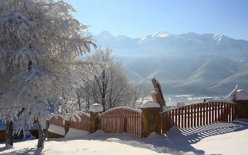 ZAKOPANE - De omgeving van de Poolse stad Zakopane vormt sinds zaterdag een fraai sneeuwlandschap. Foto: EPA