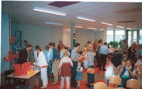 EDE - Pauze tijdens de zaterdag gehouden ontmoetingsdag van Stichting De Ondergrondse Kerk. Thema van de dag was: ”Hun stem wordt gehoord”. - Foto Jan(Rozendaal