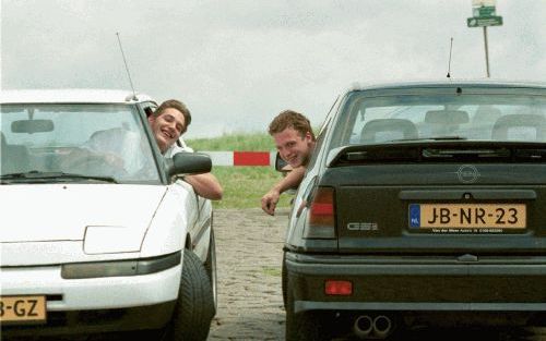 Jongeren zouden veel vaker moeten overwegen of een eigen auto wel een verstandige keuze is, vindt de Bovag. Daarom is de brancheorganisatie een campagne gestart onder het motto ”Huur een stuur”. - Foto Wim van Vossen