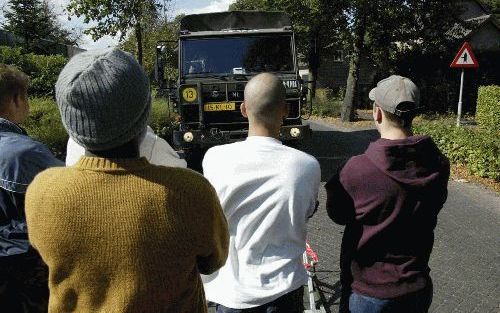 KNEGSEL - In delen van de provincie Noord-Brabant is het deze dagen net BosniÃ«. Duizend militairen houden een grote SFOR-oefening. - Foto Bert Jansen