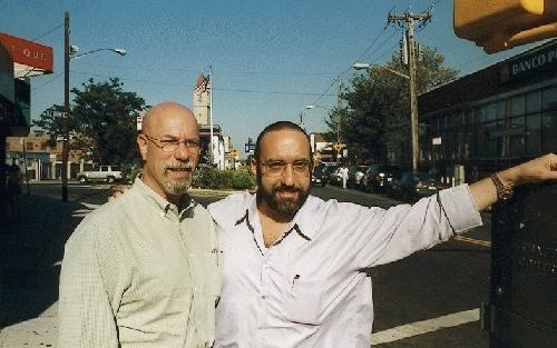 NEW YORK - Ds. S. Schlissel (r.): „We verdienen een zwaarder oordeel.” Ds. Ronald Weinbaum: „Het was een roepstem tot bekering, maar er kwam geen antwoord.” - Foto RD