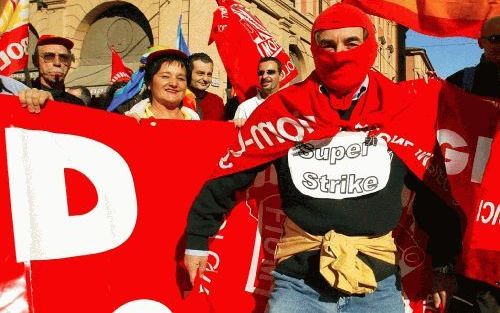 BOLOGNA - Een Italiaanse betoger beweert dat hij een superstaker is. De linkse CGIL, met bijna 6 miljoen leden de grootste vakbond in ItaliÃ«, hield vrijdag een protestactie tegen het economische beleid van de rechtse regering van premier Berlusconi. Voor