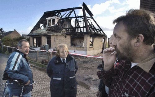 HOLWERD - Bij een woningbrand aan de Ternaarderweg in het Friese Holwerd zijn zaterdagochtend twee slachtoffers gevallen, een 30-jarige man en zijn 4-jarig zoontje. - Foto ANP