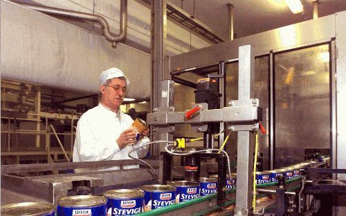 ROTTERDAM - In de zomer van 1957 kwamen de eerste bliksoepen onder de naam Unox op de markt. Die soepen doen het nu nog steeds goed. Zo bleek woensdagmorgen uit de publicatie van de cijfers over het derde kwartaal door Unilever. Het concern presteert bove