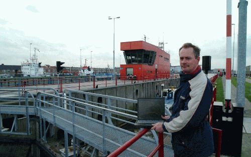 MIDDELBURG - Nautische kaarten en informatie over vaarwegen zijn regelmatig sterk verouderd. Het blindvaren op nautische kaarten kan daardoor levensgevaarlijke situaties opleveren, zegt projectleider Mart de Goffau van Rijkswaterstaat. Hij sluit niet uit 