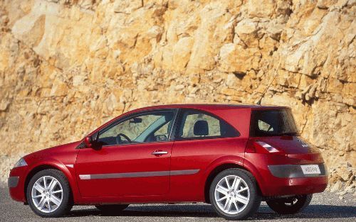 PARIJS - De middenklasser Renault MÃ©gane, de Auto van het Jaar 2003. - Foto EPA