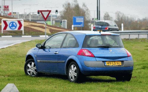 De nieuwe Renault MÃ©gane is een opvallende verschijning. Renault kookte de nieuwe stijlkenmerken al wat voor met de introductie van de Laguna, Vel Satis en Avantime (achtergrond). - Foto RD, Anton Dommerholt