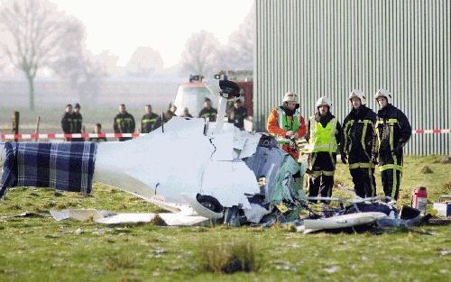 GRUBBENVORST - Twee personen uit Helmond en Veulen zijn zaterdagmorgen om het leven gekomen toen het sportvliegtuigje waarin zij zaten in Grubbenvorst neerstortte. Volgens de politie gebeurde het ongeval even na elf uur aan de Horsterweg in de Noord-Limbu